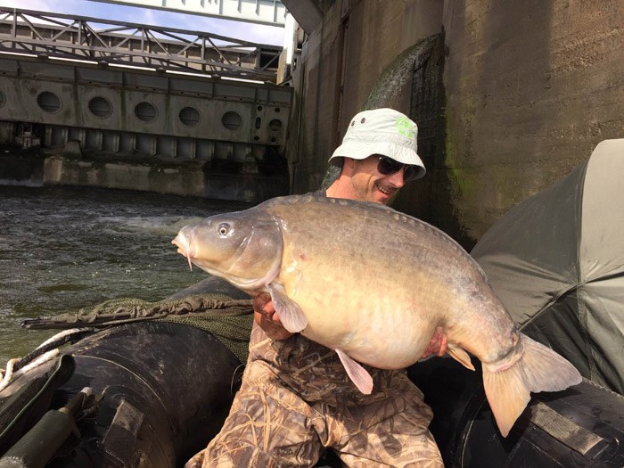 Karpervissen op de rivier...